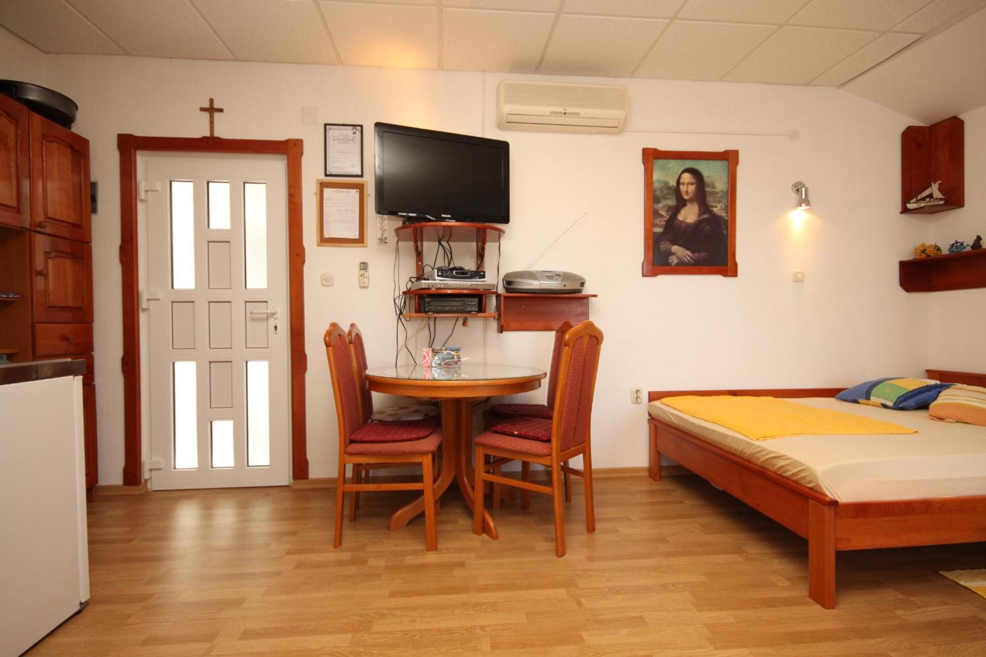Apartments With A Parking Space Preko, Ugljan - 8224 Room photo